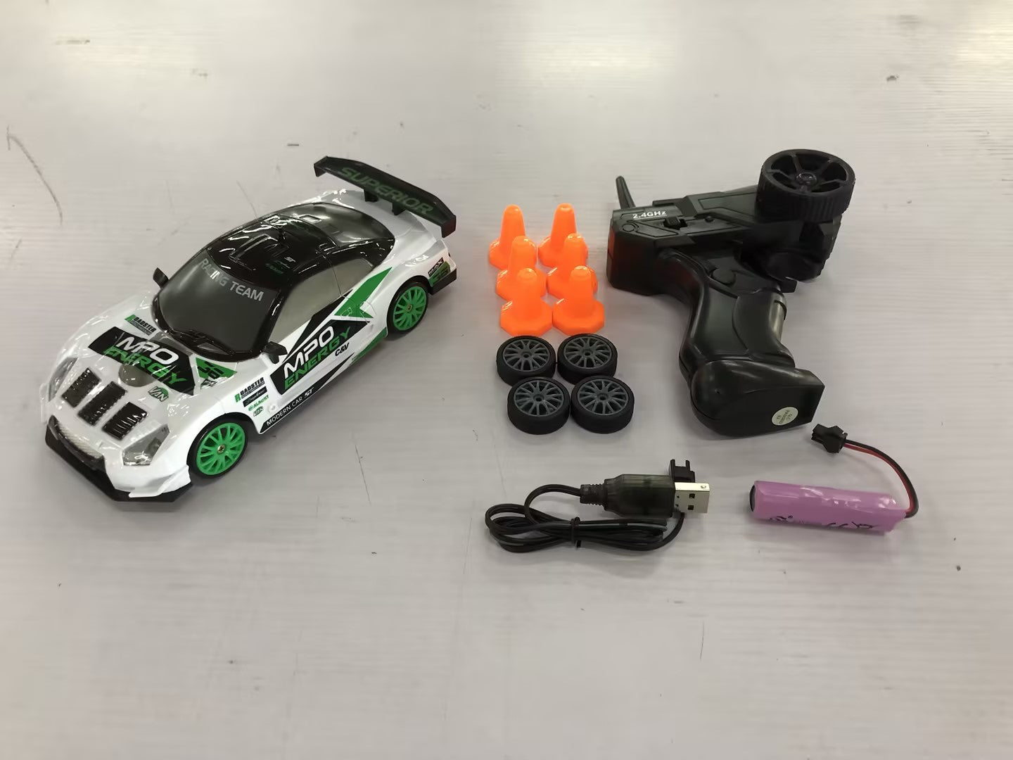 Carro RC Drift 4WD 2.4G – Modelo GTR AE86 Control Remoto para Niños